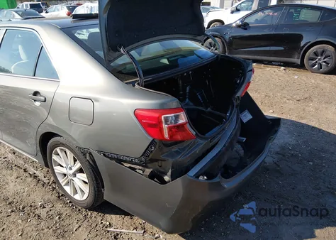 2014 Toyota Camry Xle z USA, uszkodzony, nr VIN 4T1BF1FK4EU862624